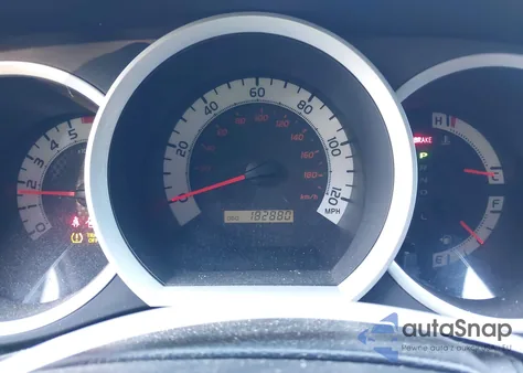 2015 Toyota Tacoma Base V6 z USA, uszkodzony, nr VIN 3TMLU4EN7FM174067